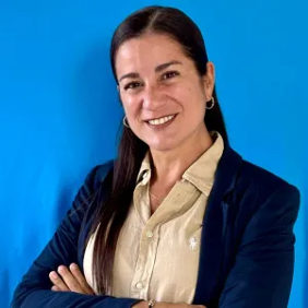 A worker from olesen with a blue background